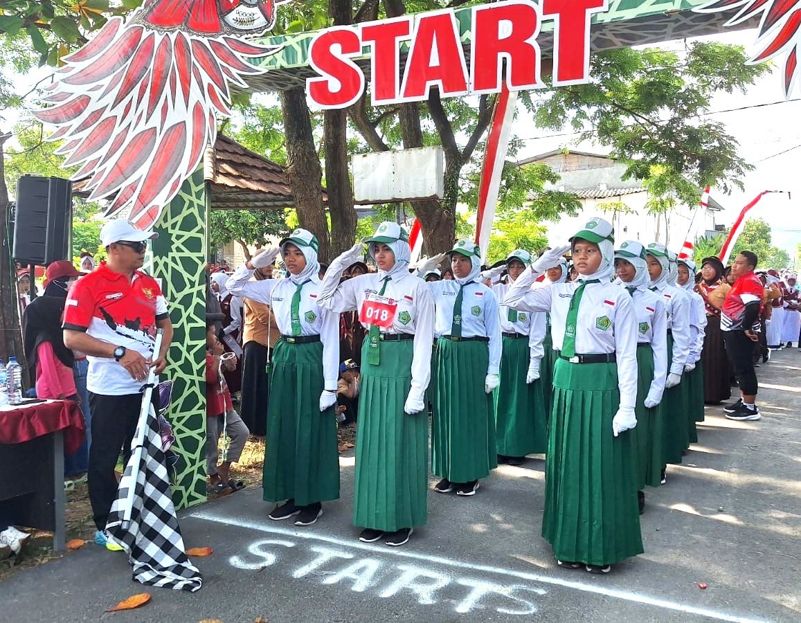 Gerak Jalan HUT RI: 6 Regu MIN 2 Tuban Siap Berlaga