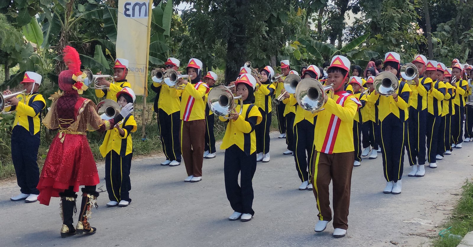 Tampil Perdana, El Biruni Marching Band MIN 2 Tuban Siap Guncang Karnaval Perjuangan Punggulrejo